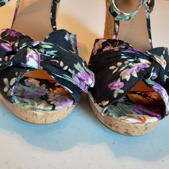 SO Espadrille Peep Toe Purple/Black Floral Wedge Shoe - Picture 2 of 7